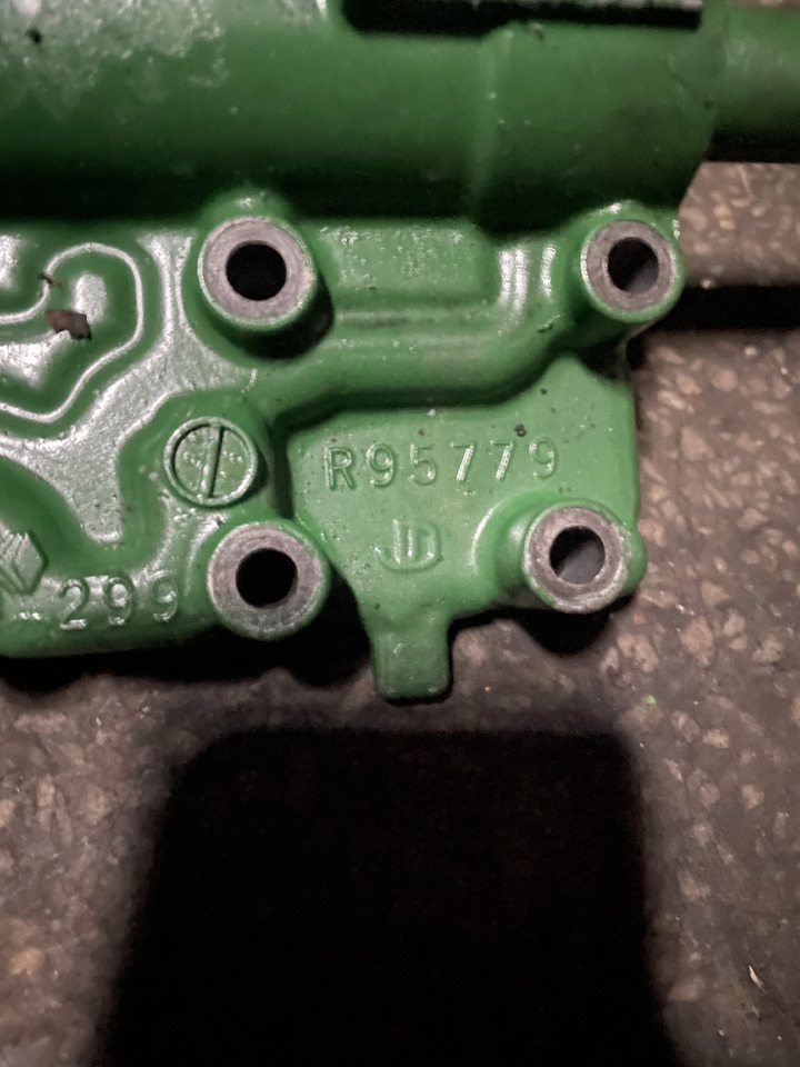 John Deere 6100 6200 6300 6400 6500 - pokrywa skrzyni biegów R95779 - Скоростна кутия и части за Селскостопанска техника: снимка 2 John Deere 6100 6200 6300 6400 6500 - pokrywa skrzyni biegów R95779 - Скоростна кутия и части за Селскостопанска техника: снимка 2