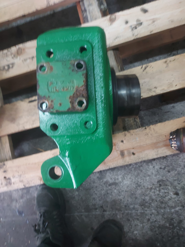 John Deere 6100 | 6200 | 63000 | 6400 - Zwrotnica - Шенкел за Селскостопанска техника: снимка 2 John Deere 6100 | 6200 | 63000 | 6400 - Zwrotnica - Шенкел за Селскостопанска техника: снимка 2