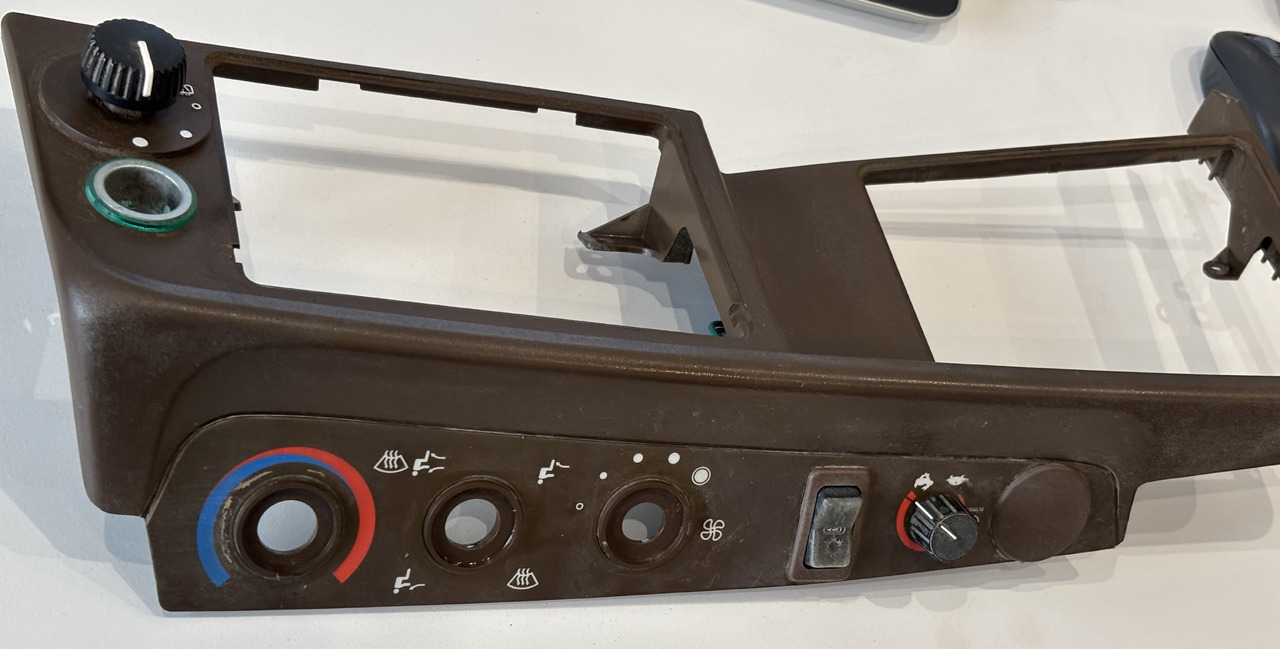 John Deere 6110 6210 Obudowa Ramka Mocowanie L165832 - Кабина и интериор за Селскостопанска техника: снимка 4 John Deere 6110 6210 Obudowa Ramka Mocowanie L165832 - Кабина и интериор за Селскостопанска техника: снимка 4