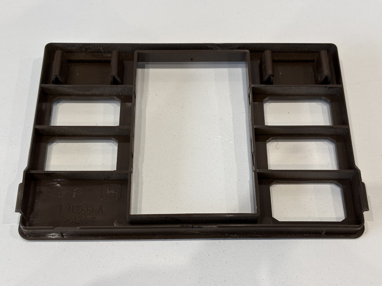 John Deere 6110 6210 Płytka Obudowa Ramka L113568 - Кабина и интериор за Селскостопанска техника: снимка 4 John Deere 6110 6210 Płytka Obudowa Ramka L113568 - Кабина и интериор за Селскостопанска техника: снимка 4