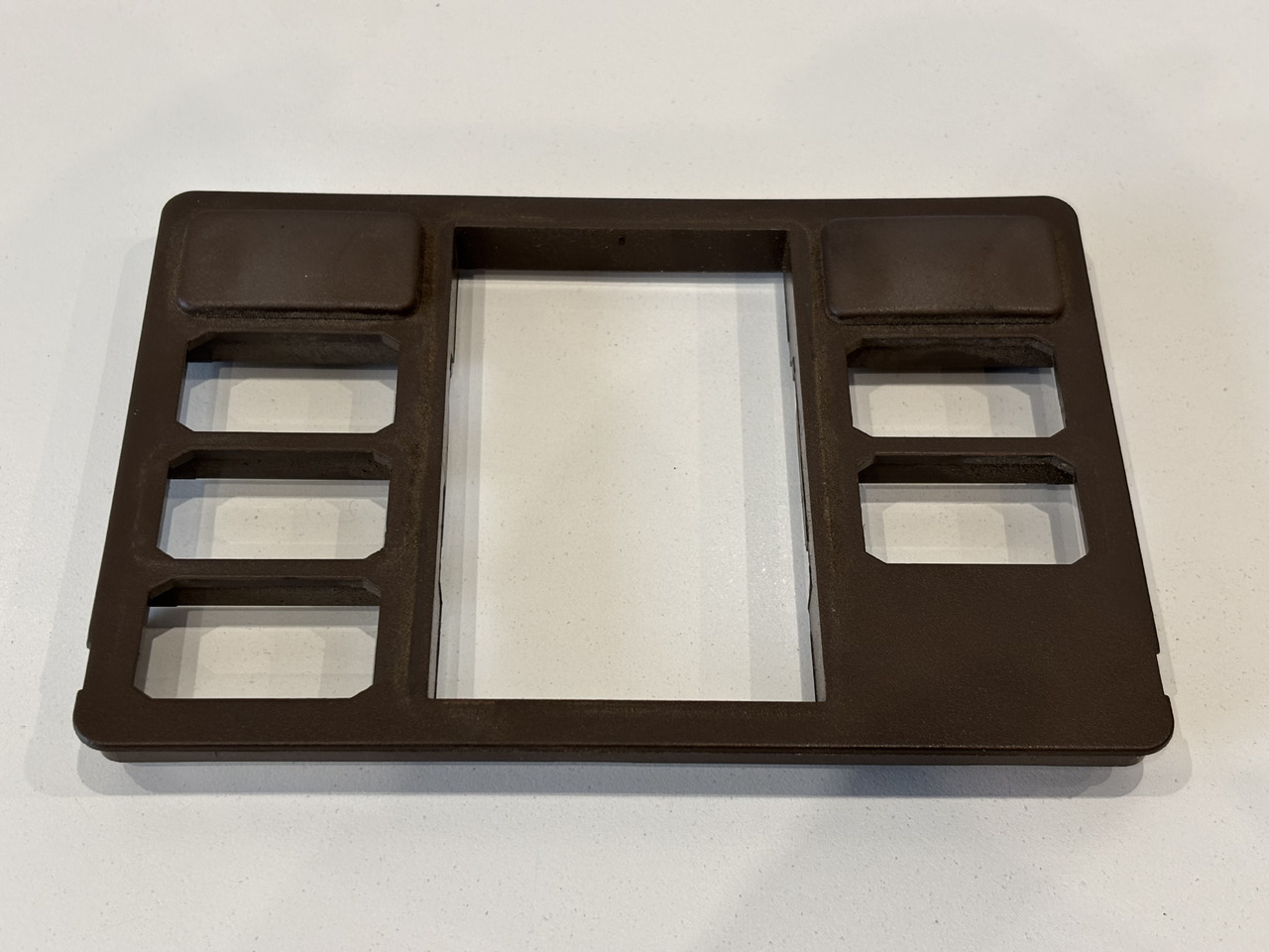 John Deere 6110 6210 Płytka Obudowa Ramka L113568 - Кабина и интериор за Селскостопанска техника: снимка 1 John Deere 6110 6210 Płytka Obudowa Ramka L113568 - Кабина и интериор за Селскостопанска техника: снимка 1