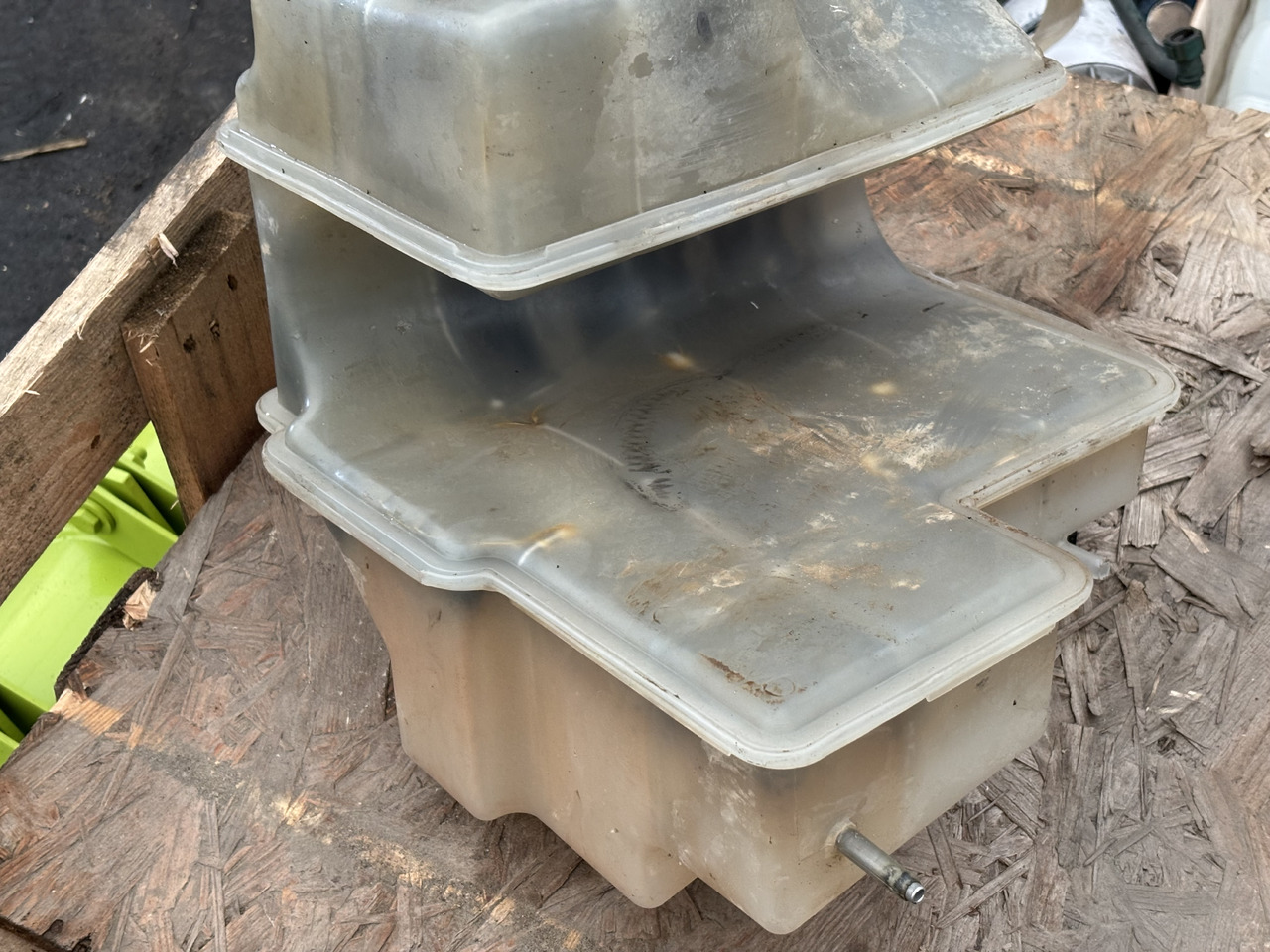 John Deere 7R 210 230 250 310 7210R 7250R Zbiornik Wyrównawczy RE579843 - Разширителен съд за Селскостопанска техника: снимка 1 John Deere 7R 210 230 250 310 7210R 7250R Zbiornik Wyrównawczy RE579843 - Разширителен съд за Селскостопанска техника: снимка 1