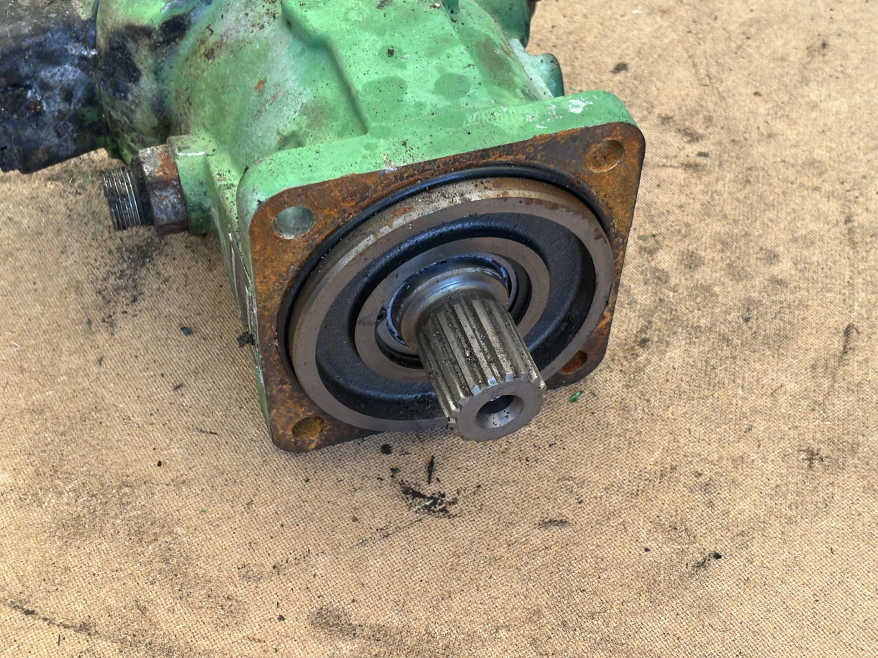 John Deere 8200 8300 8400 8500 Silnik hydrauliczny AXE83863 - Хидравличен мотор за Селскостопанска техника: снимка 3 John Deere 8200 8300 8400 8500 Silnik hydrauliczny AXE83863 - Хидравличен мотор за Селскостопанска техника: снимка 3