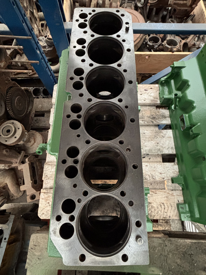 John Deere R504850 Blok Silnika - Цилиндров блок за Селскостопанска техника: снимка 4 John Deere R504850 Blok Silnika - Цилиндров блок за Селскостопанска техника: снимка 4