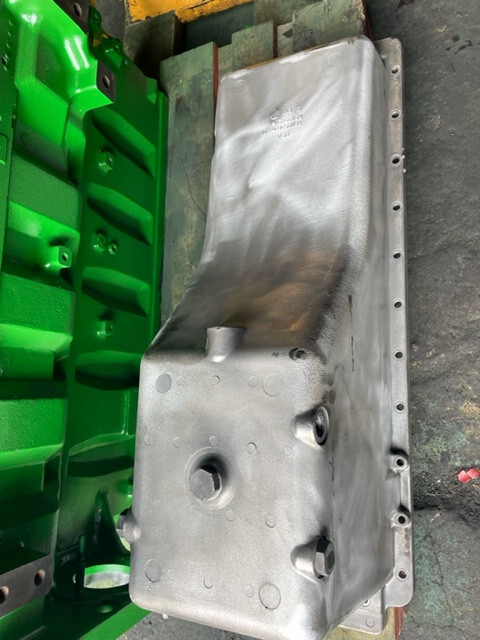 John Deere R519538 / R519542 miska olejowa - 9220 / 9300 / 9400 / 9430 / 9520 / 9630 / 7500 - Маслена вана за Селскостопанска техника: снимка 2 John Deere R519538 / R519542 miska olejowa - 9220 / 9300 / 9400 / 9430 / 9520 / 9630 / 7500 - Маслена вана за Селскостопанска техника: снимка 2