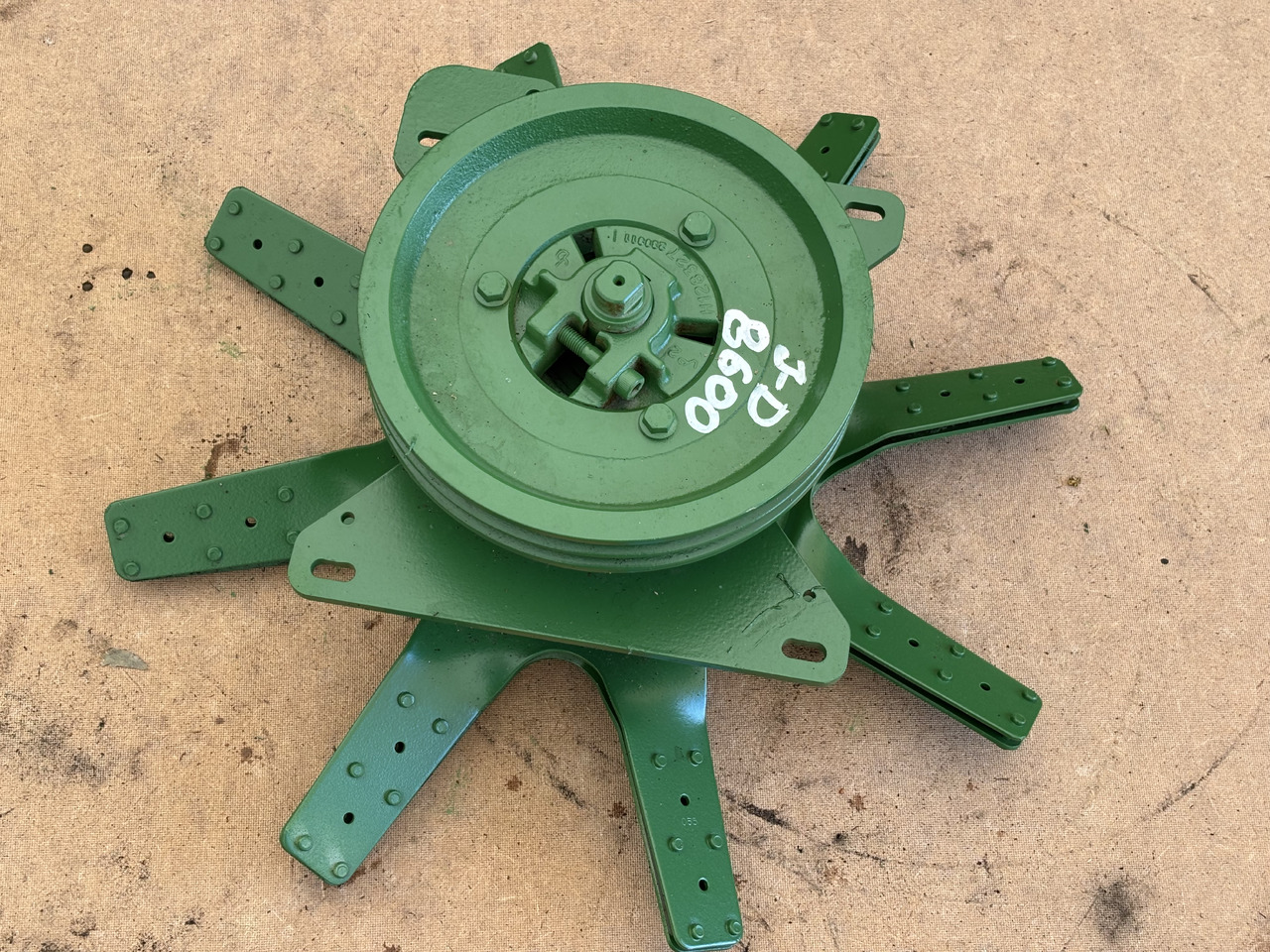 John Deere piasta + wiatrak wentylator fan H128327 - Вентилатор за Селскостопанска техника: снимка 1 John Deere piasta + wiatrak wentylator fan H128327 - Вентилатор за Селскостопанска техника: снимка 1