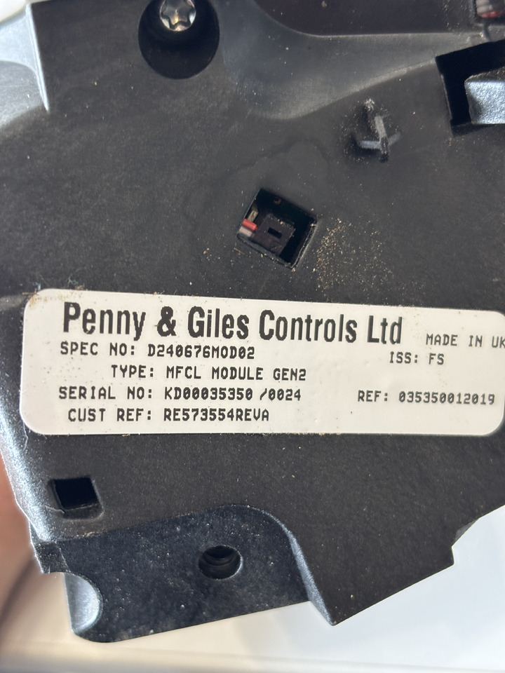 John Deere seria 6000 7000 8000 R - joystick 5-funkcyjny CommandARM RE573554 - Скоростен лост за Селскостопанска техника: снимка 5 John Deere seria 6000 7000 8000 R - joystick 5-funkcyjny CommandARM RE573554 - Скоростен лост за Селскостопанска техника: снимка 5