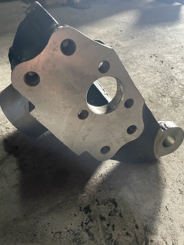 John Deere sieczkarnia 7200 7300 7400 7500 7700 7800 - zwrotnica ER145011 12863 - Шенкел за Селскостопанска техника: снимка 1 John Deere sieczkarnia 7200 7300 7400 7500 7700 7800 - zwrotnica ER145011 12863 - Шенкел за Селскостопанска техника: снимка 1