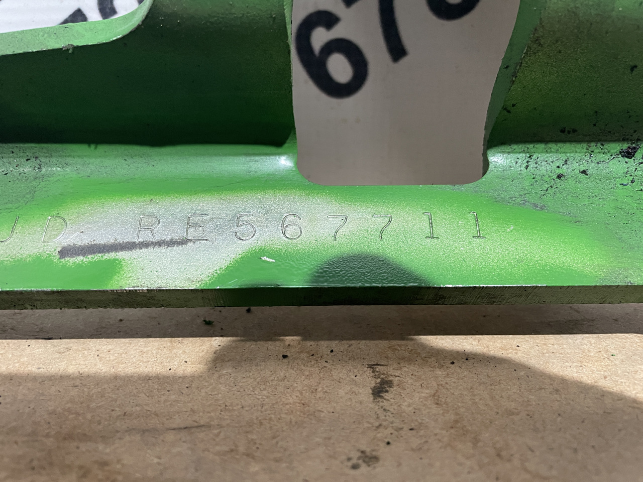 John Deere - uchwyt filtra paliwa RE567711 - Горивен филтър за Селскостопанска техника: снимка 3 John Deere - uchwyt filtra paliwa RE567711 - Горивен филтър за Селскостопанска техника: снимка 3