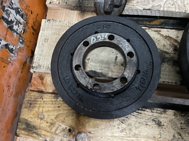 Liebherr d926 ti-e koło Pasowe wału korbowego L08371A - Колянов вал за Строителна техника: снимка 2 Liebherr d926 ti-e koło Pasowe wału korbowego L08371A - Колянов вал за Строителна техника: снимка 2