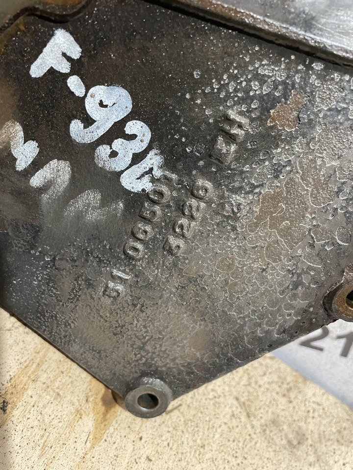 MAN Fendt 930 - obudowa pompy wody F926202610030 51.06501-0269 - Помпа за охлаждаща течност за Селскостопанска техника: снимка 2 MAN Fendt 930 - obudowa pompy wody F926202610030 51.06501-0269 - Помпа за охлаждаща течност за Селскостопанска техника: снимка 2