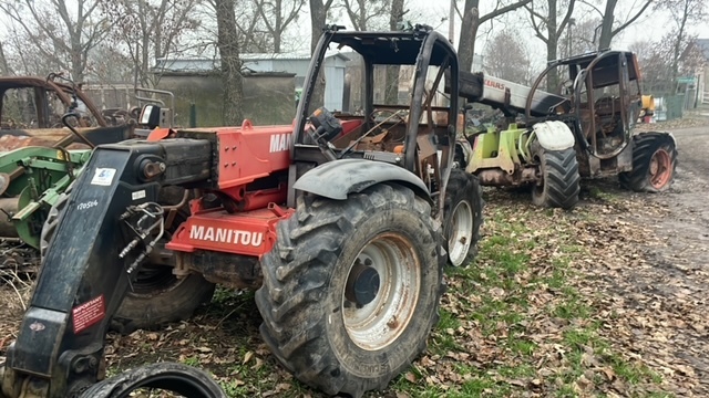 Manitou 627 zwolnica zwrotnica ramie teleskop karetka felgi części - Шенкел за Селскостопанска техника: снимка 1 Manitou 627 zwolnica zwrotnica ramie teleskop karetka felgi części - Шенкел за Селскостопанска техника: снимка 1
