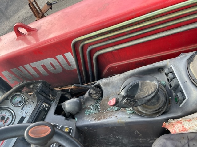 Manitou 634-120 LSU zwolnica zwrotnica skrzynia biegów koła kabina części - Шенкел за Селскостопанска техника: снимка 2 Manitou 634-120 LSU zwolnica zwrotnica skrzynia biegów koła kabina części - Шенкел за Селскостопанска техника: снимка 2