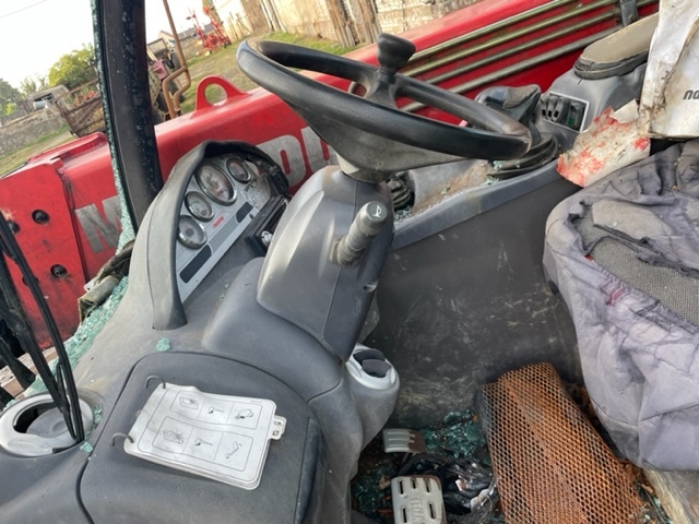 Manitou 634-120 LSU zwolnica zwrotnica skrzynia biegów koła kabina części - Шенкел за Селскостопанска техника: снимка 3 Manitou 634-120 LSU zwolnica zwrotnica skrzynia biegów koła kabina części - Шенкел за Селскостопанска техника: снимка 3