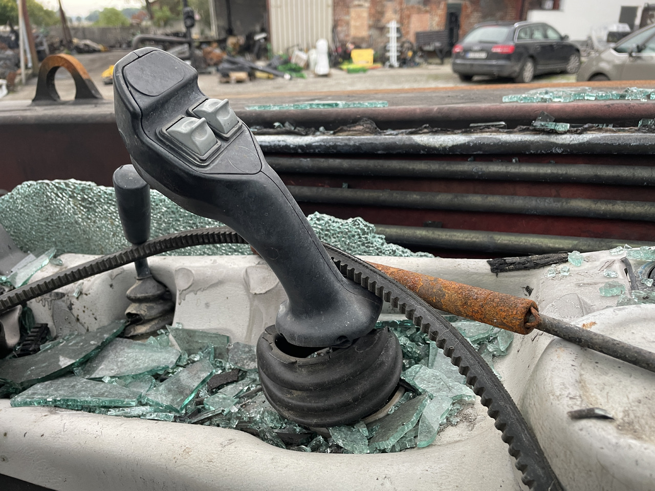 Manitou MLT 634 - joystick - Кабина и интериор за Подемно-транспортна техника: снимка 1 Manitou MLT 634 - joystick - Кабина и интериор за Подемно-транспортна техника: снимка 1