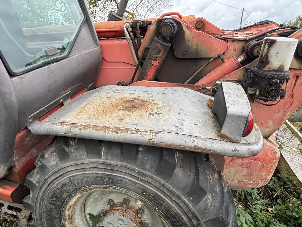 Manitou MT 1740 SLT - Ładowarka Teleskopowa - Nadkole Błotnik Owiewka Osłona - Каросерия и екстериор за Строителна техника: снимка 1 Manitou MT 1740 SLT - Ładowarka Teleskopowa - Nadkole Błotnik Owiewka Osłona - Каросерия и екстериор за Строителна техника: снимка 1