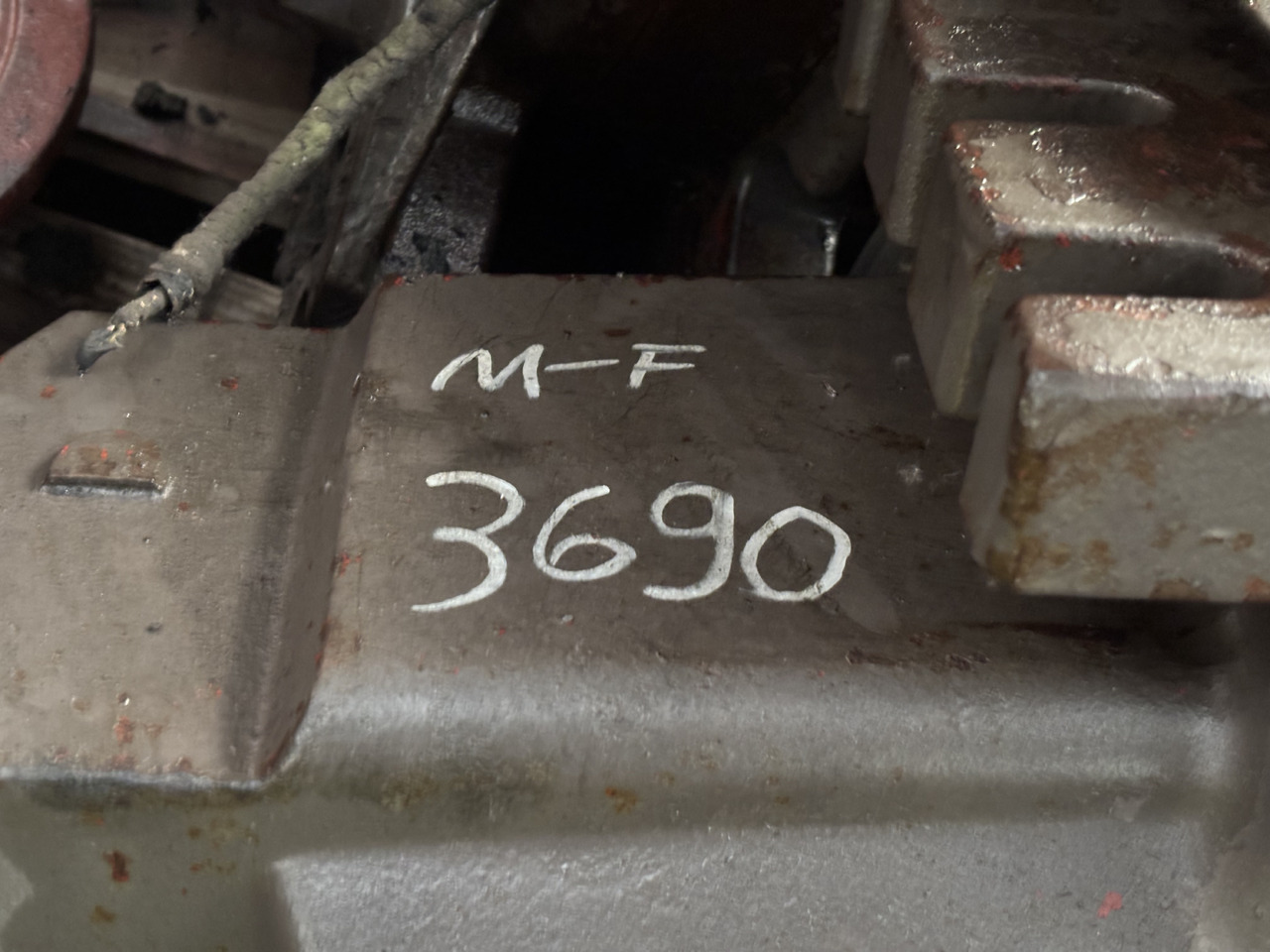 Massey Fergusson 3690 Zwolnica Prawa 3615729M11 - Ходов редуктор за Селскостопанска техника: снимка 2 Massey Fergusson 3690 Zwolnica Prawa 3615729M11 - Ходов редуктор за Селскостопанска техника: снимка 2