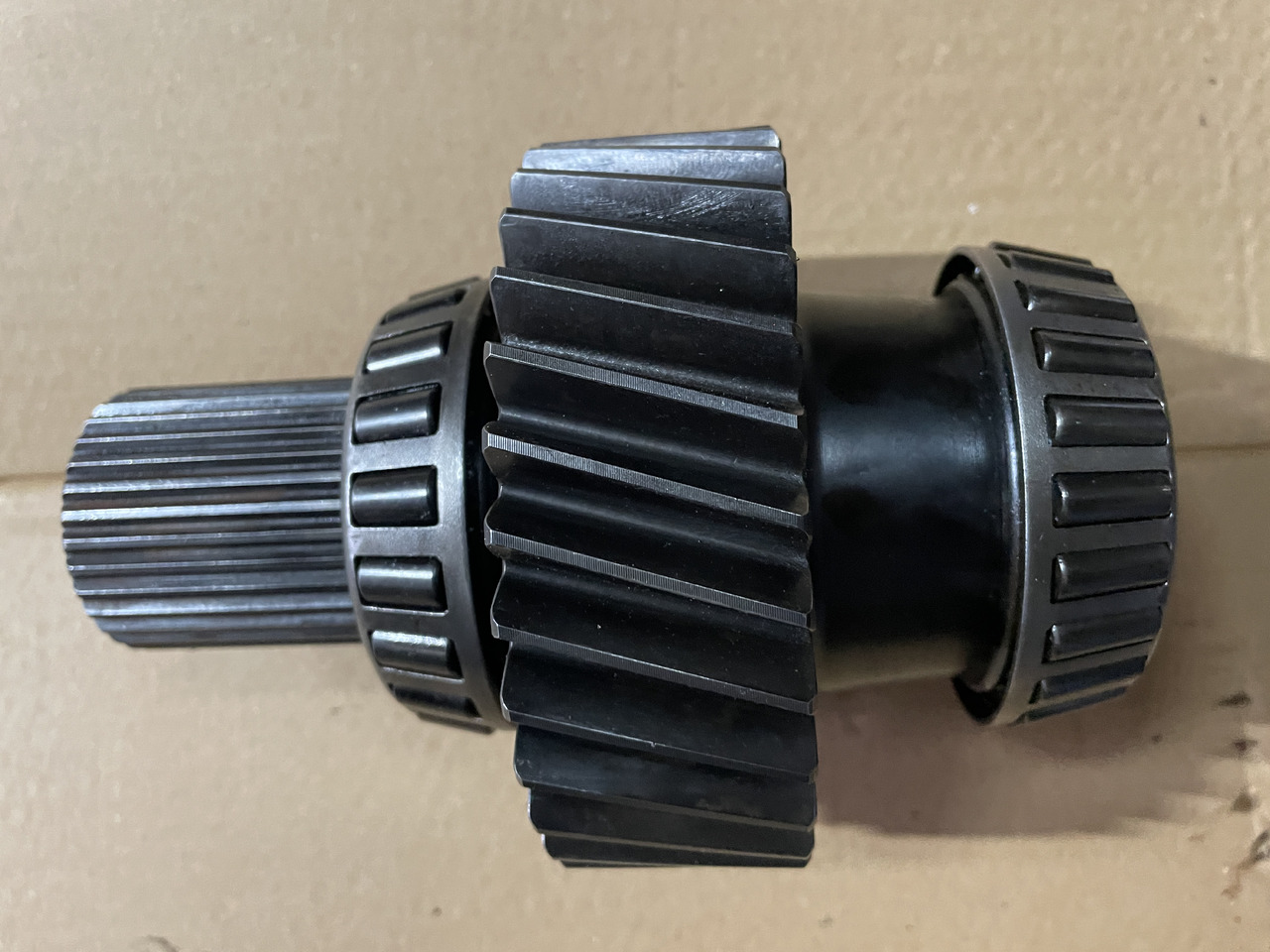 New Holland T8 Case Magnum - wałek skrzyni biegów 2/B 3476 - Скоростна кутия и части за Селскостопанска техника: снимка 2 New Holland T8 Case Magnum - wałek skrzyni biegów 2/B 3476 - Скоростна кутия и части за Селскостопанска техника: снимка 2