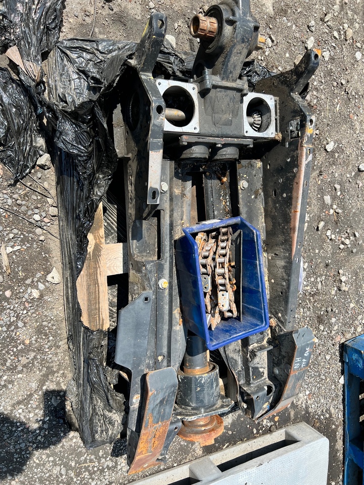 New Holland Typ 846 Rama zrywacza 84575119 - Рама/ Шаси за Селскостопанска техника: снимка 2 New Holland Typ 846 Rama zrywacza 84575119 - Рама/ Шаси за Селскостопанска техника: снимка 2