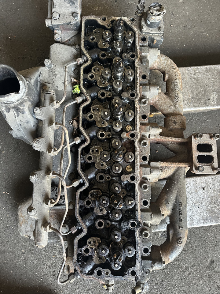 New holland CNH Model: F4DE9687 , model type: 667TA , Głowica , wtryski - Двигател и части за Селскостопанска техника: снимка 1 New holland CNH Model: F4DE9687 , model type: 667TA , Głowica , wtryski - Двигател и части за Селскостопанска техника: снимка 1