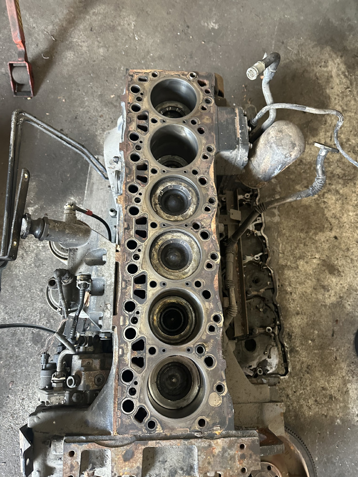 New holland silnik Model: F4DE9687 , model type: 667TA , części blok wał głowica korbowód - Двигател за Селскостопанска техника: снимка 4 New holland silnik Model: F4DE9687 , model type: 667TA , części blok wał głowica korbowód - Двигател за Селскостопанска техника: снимка 4