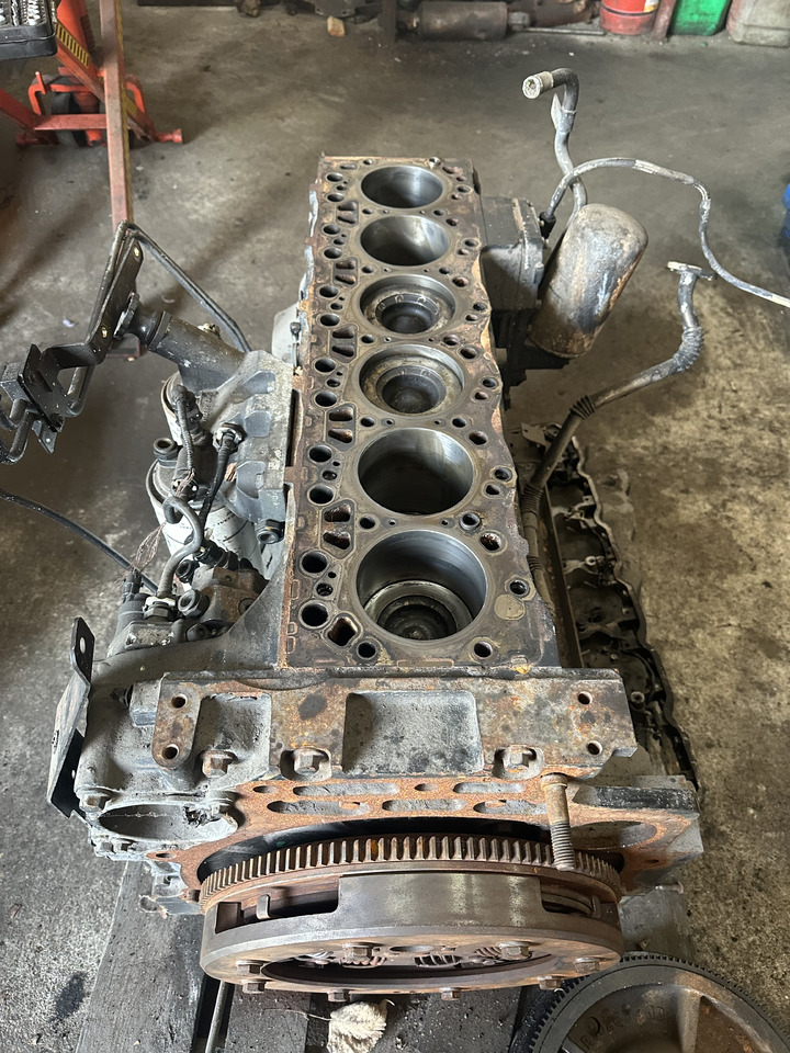 New holland silnik Model: F4DE9687 , model type: 667TA , części blok wał głowica korbowód - Двигател за Селскостопанска техника: снимка 5 New holland silnik Model: F4DE9687 , model type: 667TA , części blok wał głowica korbowód - Двигател за Селскостопанска техника: снимка 5