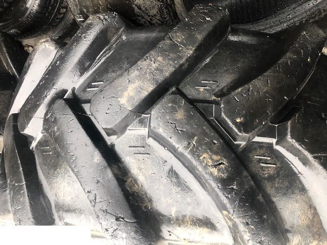 Opona Merlo - 16.0/70 r20 - Гума за Подемно-транспортна техника: снимка 1 Opona Merlo - 16.0/70 r20 - Гума за Подемно-транспортна техника: снимка 1