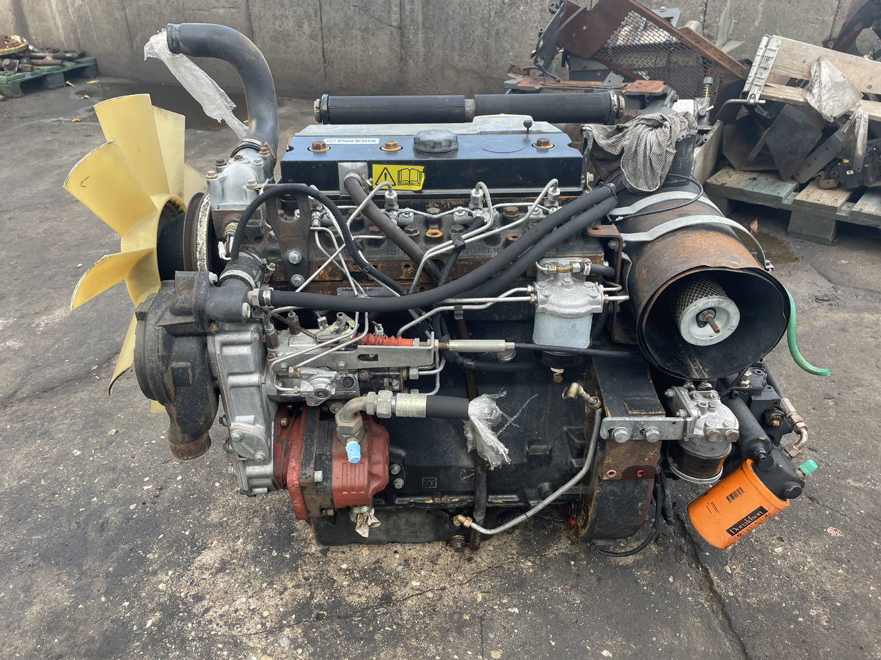 Perkins AB 1004.4 - silnik kompletny Manitou Caterpillar Massey - Двигател за Строителна техника: снимка 1 Perkins AB 1004.4 - silnik kompletny Manitou Caterpillar Massey - Двигател за Строителна техника: снимка 1