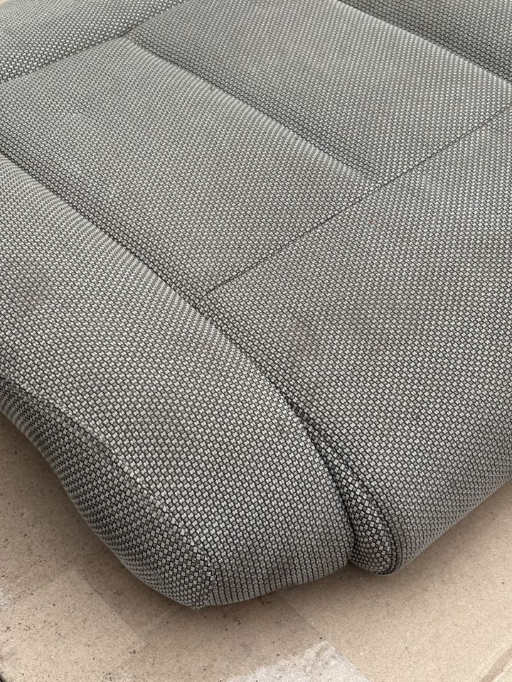 Siedzisko Skórzane John Deere Materiałowe Oryginał RE174401 - Седалка за Селскостопанска техника: снимка 4 Siedzisko Skórzane John Deere Materiałowe Oryginał RE174401 - Седалка за Селскостопанска техника: снимка 4