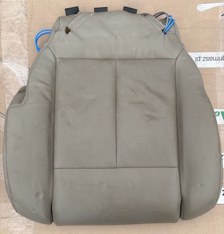 Siedzisko Skórzane John Deere Skórzane Oryginał RE174401 - Седалка за Селскостопанска техника: снимка 2 Siedzisko Skórzane John Deere Skórzane Oryginał RE174401 - Седалка за Селскостопанска техника: снимка 2