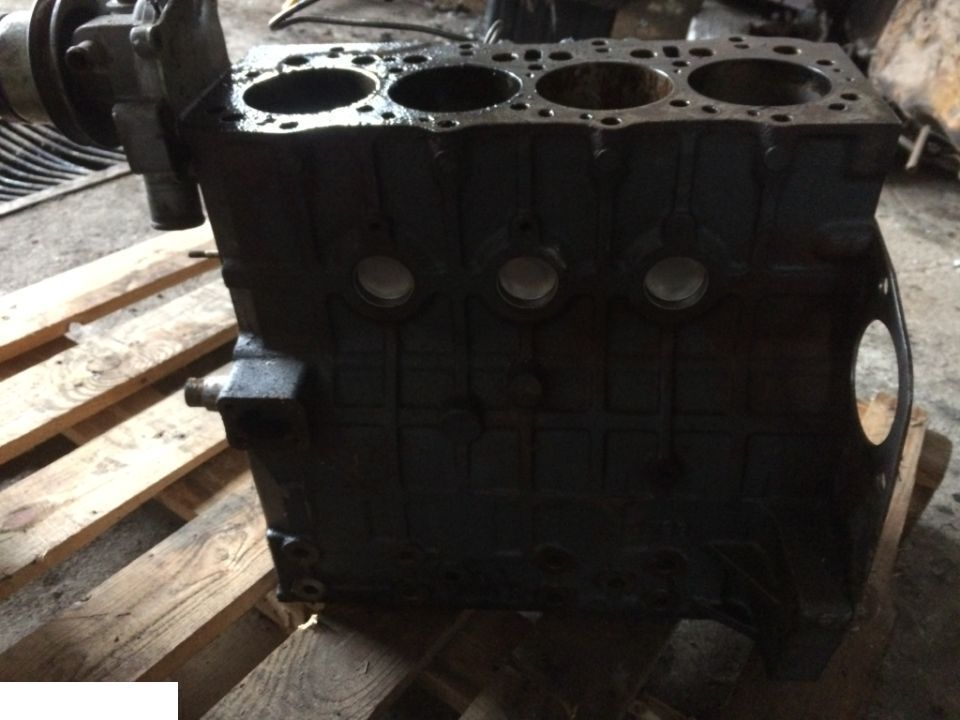 Silnik Kubota 2197 BLOK - Цилиндров блок за Селскостопанска техника: снимка 5 Silnik Kubota 2197 BLOK - Цилиндров блок за Селскостопанска техника: снимка 5