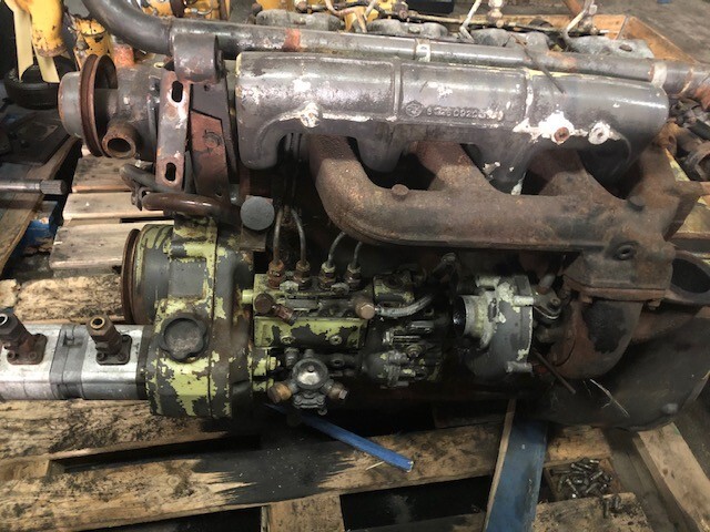 Silnik MWM 226-4 Fendt Renault pompa paliwa słupek czesci głowica - Двигател и части за Селскостопанска техника: снимка 2 Silnik MWM 226-4 Fendt Renault pompa paliwa słupek czesci głowica - Двигател и части за Селскостопанска техника: снимка 2