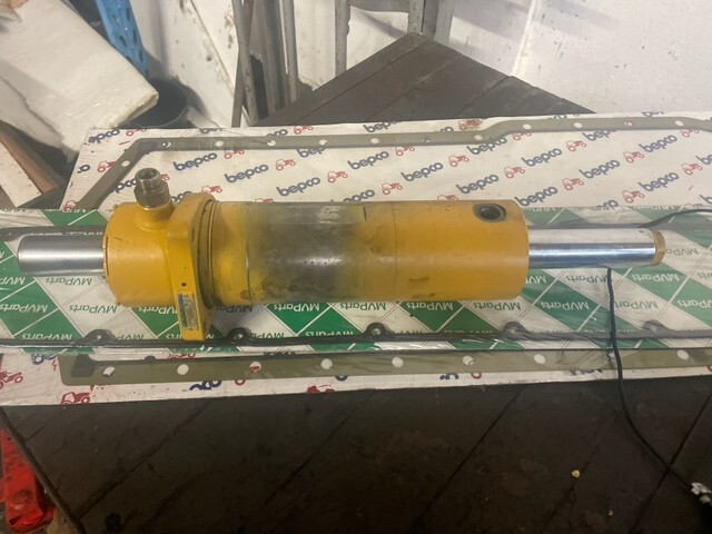 Siłownik skrętu Cat th360 , th330 , th220 - Хидравличен цилиндър за Телескопичен товарач: снимка 4 Siłownik skrętu Cat th360 , th330 , th220 - Хидравличен цилиндър за Телескопичен товарач: снимка 4