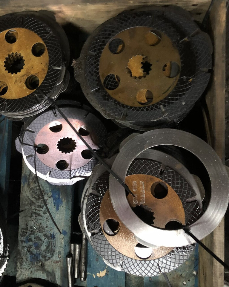 Spicer-tarczki hamulcowe przekładki/Most Spicer/Claas/Manitou/New Holland/Dieci/John Deere - Спирачни дискове за Селскостопанска техника: снимка 1 Spicer-tarczki hamulcowe przekładki/Most Spicer/Claas/Manitou/New Holland/Dieci/John Deere - Спирачни дискове за Селскостопанска техника: снимка 1