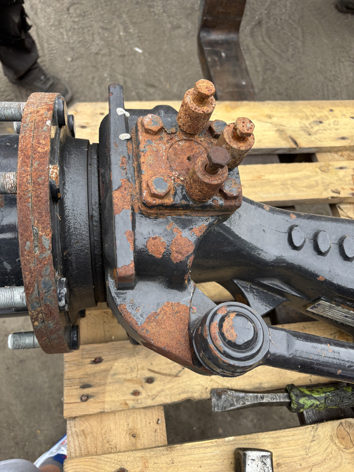 Valtra N92 - most przedni - zwolnica zwrotnica siłownik dyferencjał atak - Шенкел за Селскостопанска техника: снимка 4 Valtra N92 - most przedni - zwolnica zwrotnica siłownik dyferencjał atak - Шенкел за Селскостопанска техника: снимка 4