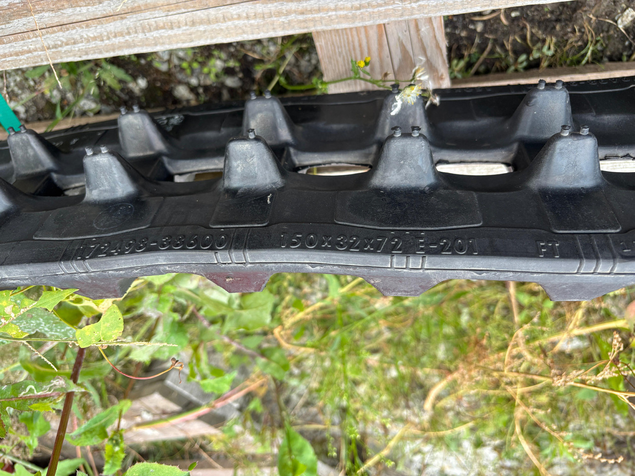 Yanmar SV05 SV05-A SV05-B Gąsienica Gumowa 172498-38600 150x32x72 - Гумени/ Метални вериги за Строителна техника: снимка 2 Yanmar SV05 SV05-A SV05-B Gąsienica Gumowa 172498-38600 150x32x72 - Гумени/ Метални вериги за Строителна техника: снимка 2