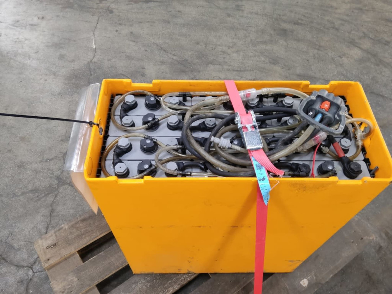 Battery 24V - Акумулатор за Подемно-транспортна техника: снимка 4 Battery 24V - Акумулатор за Подемно-транспортна техника: снимка 4