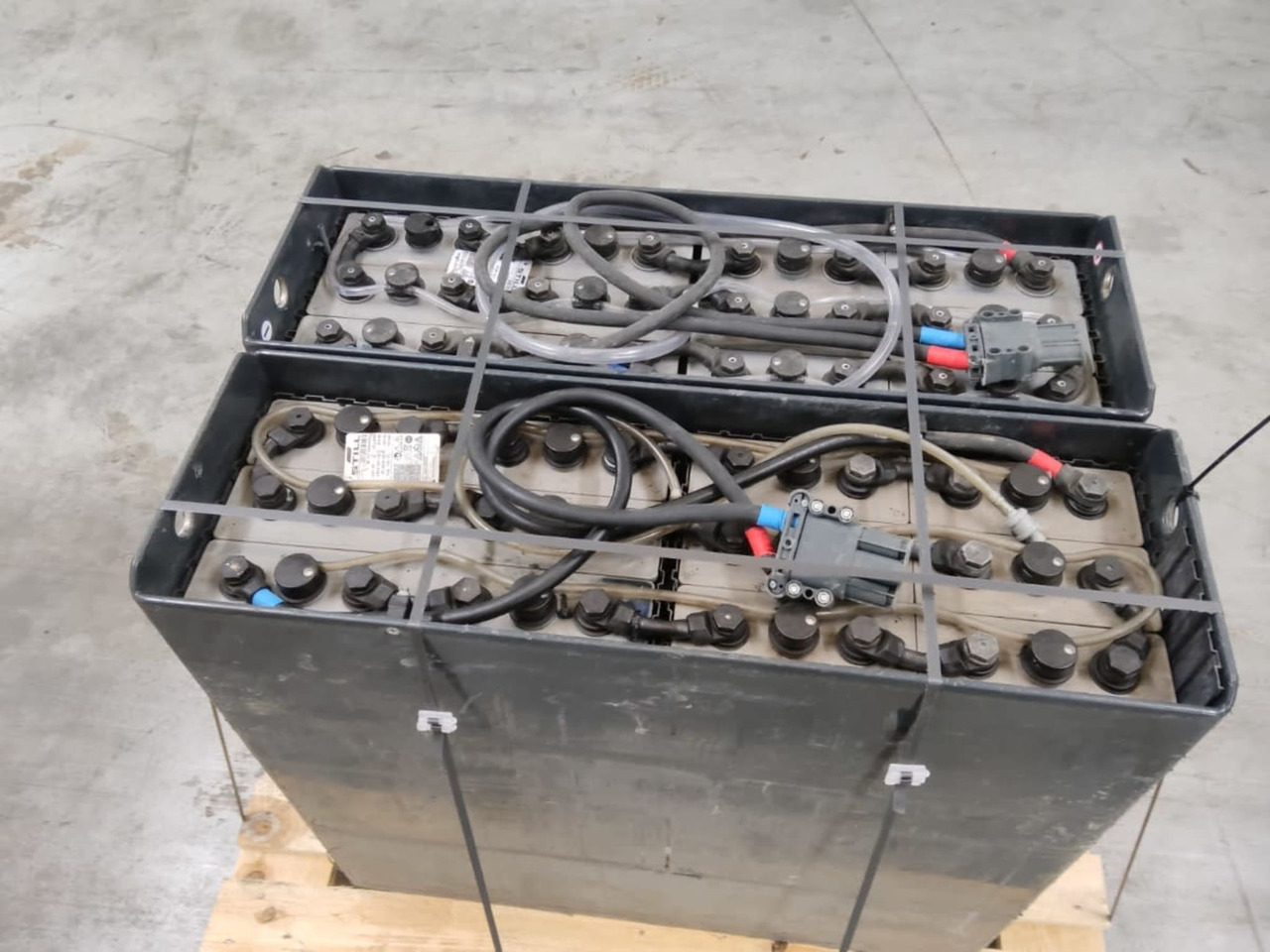 Battery Package - 2 Pcs. - Акумулатор за Подемно-транспортна техника: снимка 4 Battery Package - 2 Pcs. - Акумулатор за Подемно-транспортна техника: снимка 4