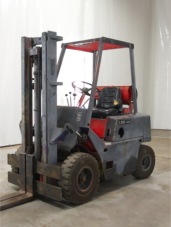 Clark 25D - Дизелов мотокар: снимка 1 Clark 25D - Дизелов мотокар: снимка 1