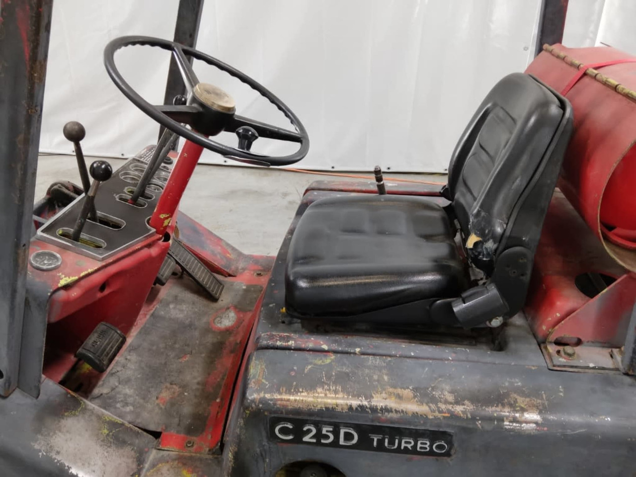 Clark 25D - Дизелов мотокар: снимка 4 Clark 25D - Дизелов мотокар: снимка 4