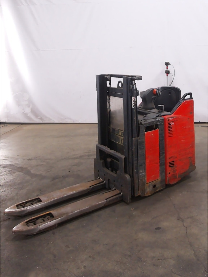 Linde D12P - Стакер: снимка 1 Linde D12P - Стакер: снимка 1