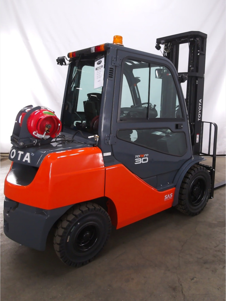 Toyota 02-8FGF30 - Газокар: снимка 3 Toyota 02-8FGF30 - Газокар: снимка 3