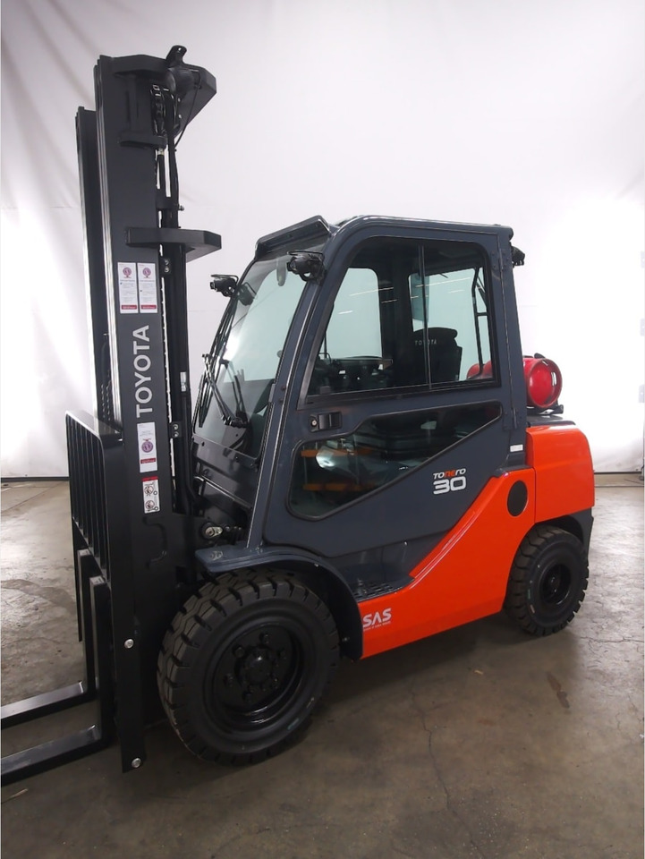 Toyota 02-8FGF30 - Газокар: снимка 1 Toyota 02-8FGF30 - Газокар: снимка 1