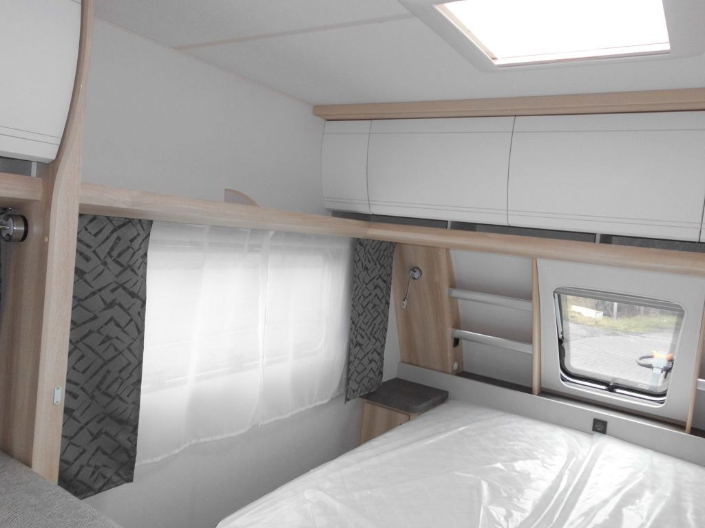 Нови Каравана Hobby De Luxe 460 SFf 2025 AUTARK FBH 1500kg. +++ Hobby De Luxe 460 SFf mit Extras, Lagerabverkauf: снимка 16