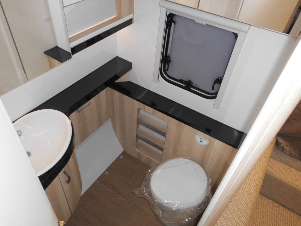 Нови Каравана Hobby De Luxe 460 SFf 2025 AUTARK FBH 1500kg. +++ Hobby De Luxe 460 SFf mit Extras, Lagerabverkauf: снимка 15