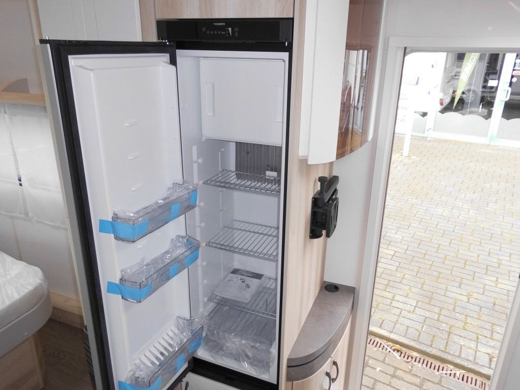 Нови Каравана Hobby De Luxe 460 SFf 2025 AUTARK FBH 1500kg. +++ Hobby De Luxe 460 SFf mit Extras, Lagerabverkauf: снимка 12