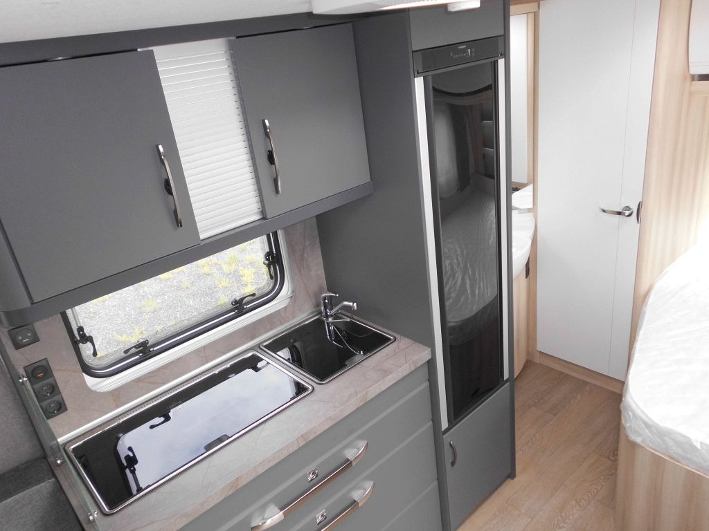 Каравана Hobby De Luxe 460 UFe 2026 1500kg. Ambiente: снимка 9