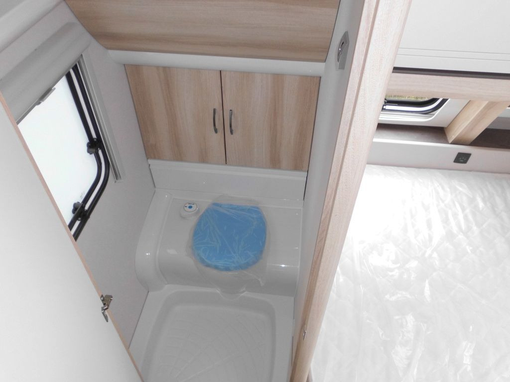 Каравана Hobby De Luxe 460 UFe 2026 1500kg. Ambiente: снимка 15