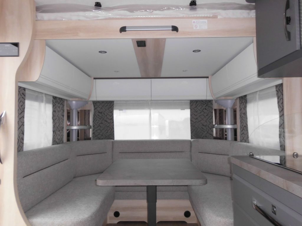 Hobby De Luxe 515 UHL mit Extras, Lagerabverkauf! - Каравана: снимка 1 Hobby De Luxe 515 UHL mit Extras, Lagerabverkauf! - Каравана: снимка 1