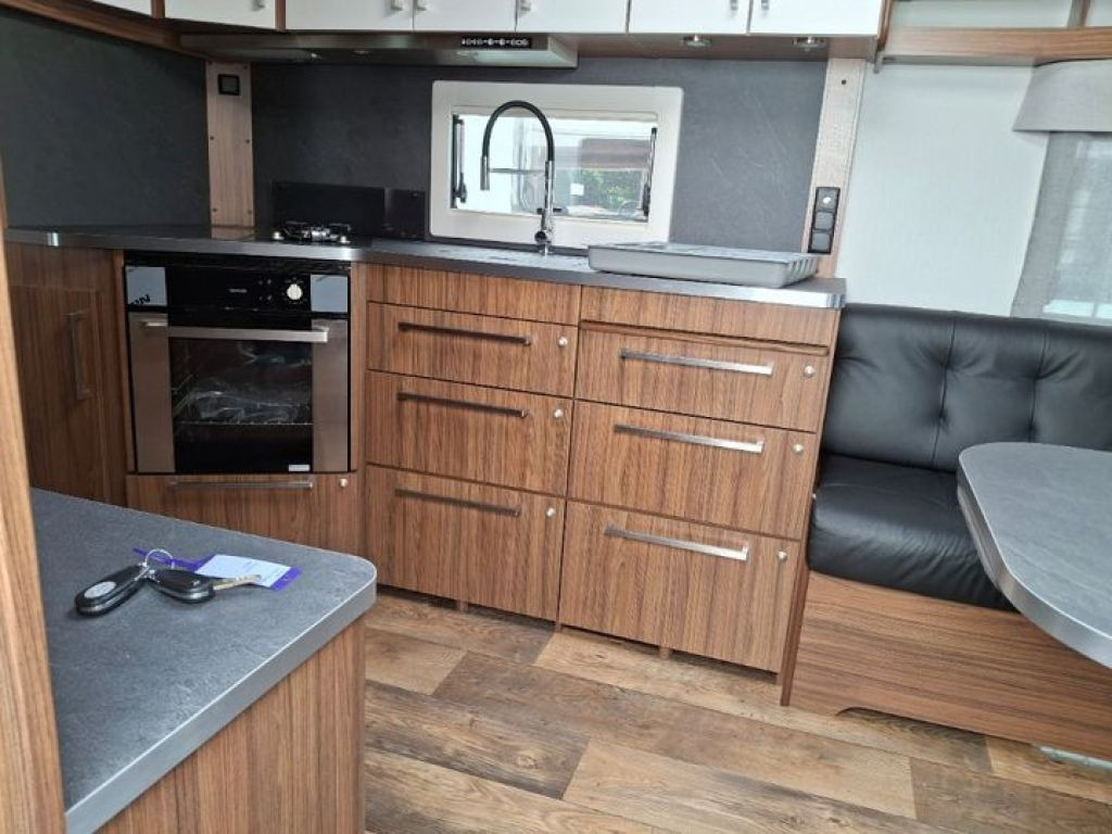 Polar 730 QA 30% RABATT LUXUS KLIMA AKTION - Каравана: снимка 5 Polar 730 QA 30% RABATT LUXUS KLIMA AKTION - Каравана: снимка 5